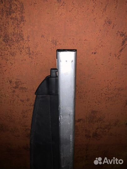 Задняя шторка багажника