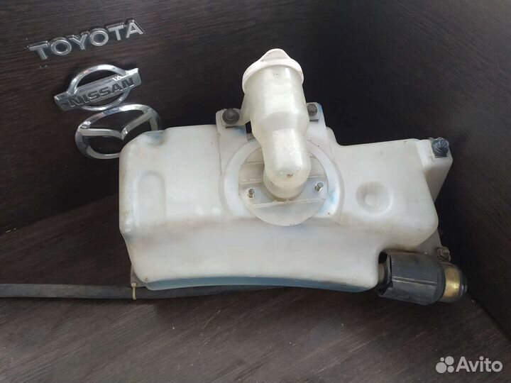 Бачок омывателя фар Mitsubishi Pajero 2