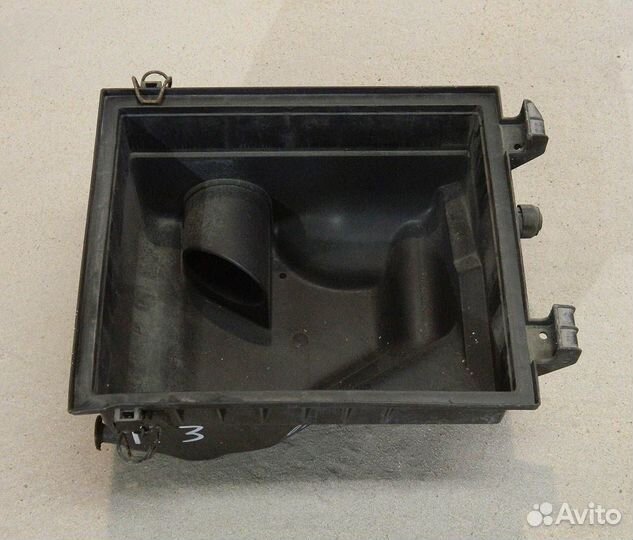 Корпус воздушного фильтра VW Golf 3 (нижняя часть)