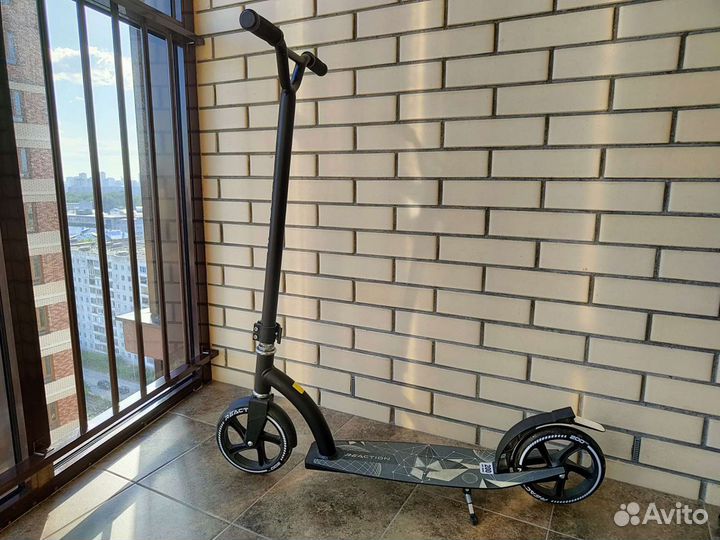 Самокат reaction 200 мм