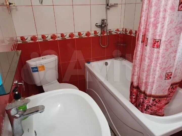 Комната 18 м² в 9-к., 2/3 эт.