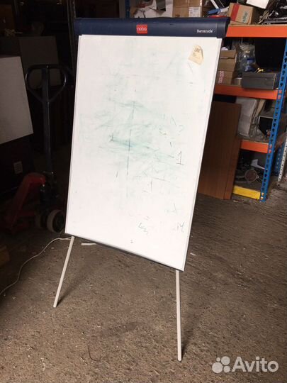 Флипчарт магнитно-маркерный на треноге