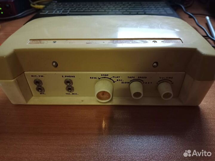 Винтажный катушечный магнитофон