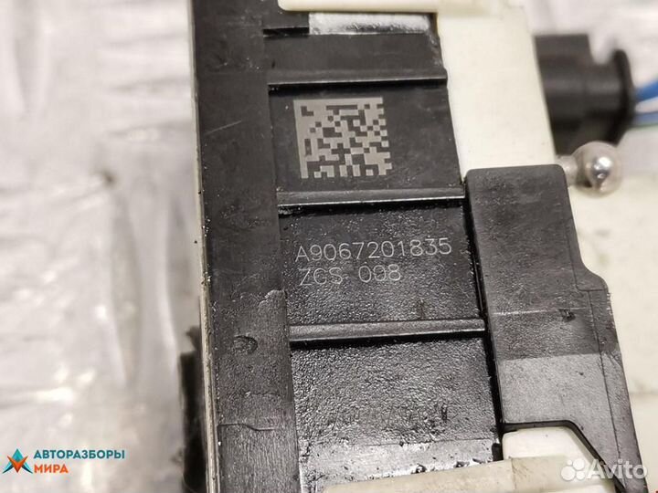 Замок двери передней правой Volkswagen Crafter