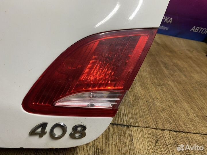 Фонарь задний правый в крышку багажника Пежо 408