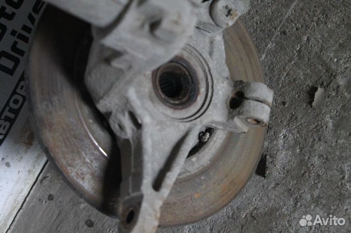 Peugeot 206 кулак передний левый