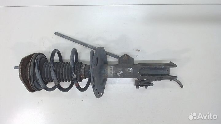 Амортизатор подвески Toyota Auris E15, 2007