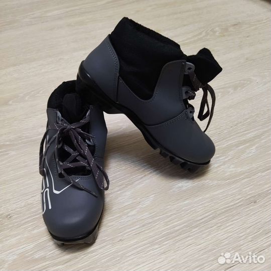 Лыжные ботинки размер 34 35