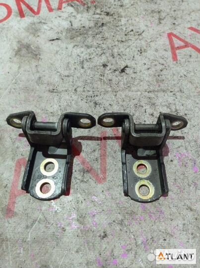 Петля дверная передний правый nissan serena