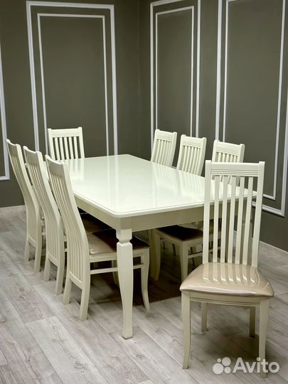 В наличии стол