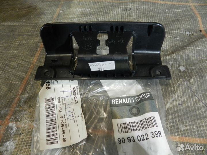 Кожух замка багажника- Renault Duster