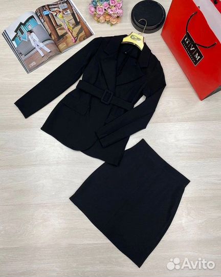 Костюм с юбкой
