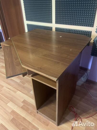 Угловой компьютерный стол