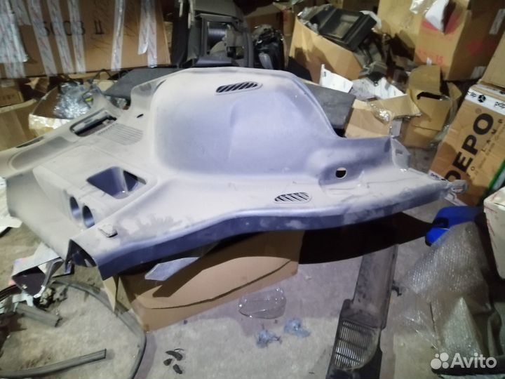 Обшивка багажника задняя правая Toyota Land 200