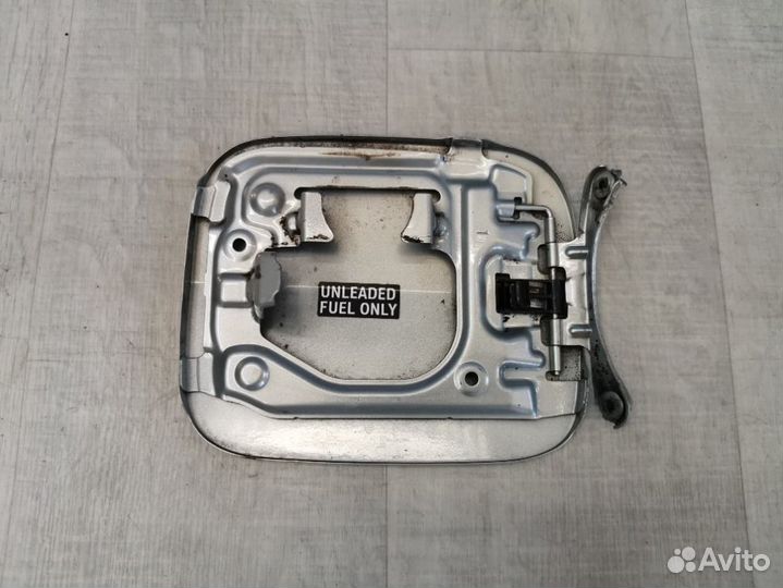 Лючок бензобака Toyota Avensis T250 1.8 1ZZ 2006