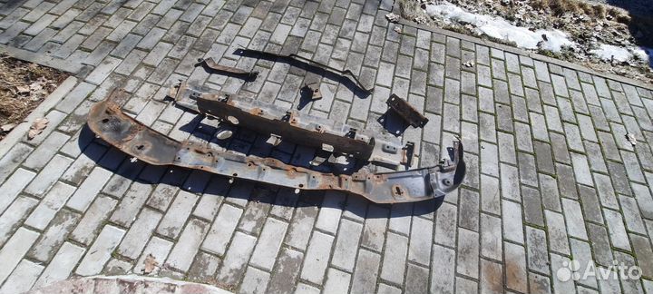 Усилитель бампера pajero 3