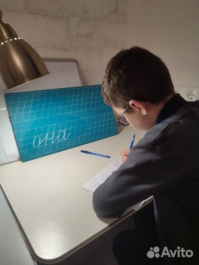 Преподаватель по каллиграфии, исправление почерка