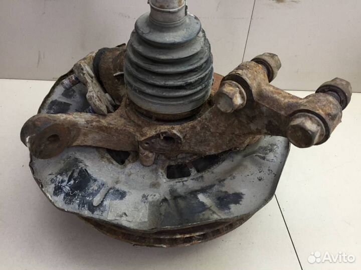 Кулак поворотный передний правый Toyota Avensis T2