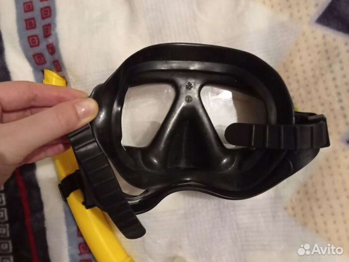 Маска с трубкой для плавания