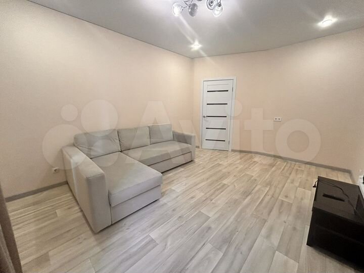 2-к. квартира, 52 м², 1/10 эт.