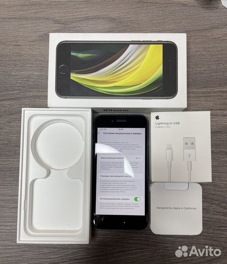 Телефон iPhone се 2020