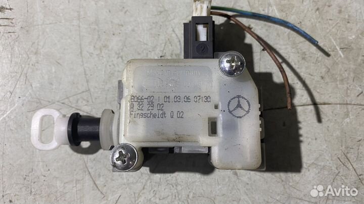 Активатор лючка бензобака Mercedes Benz W211