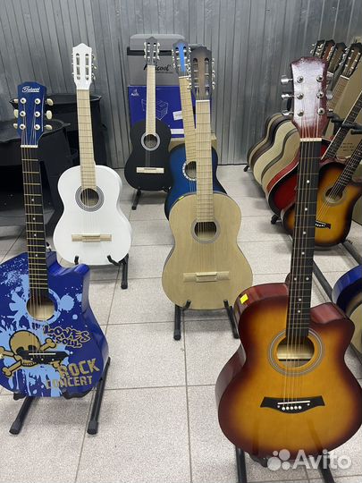 Классическая / акустическая гитара