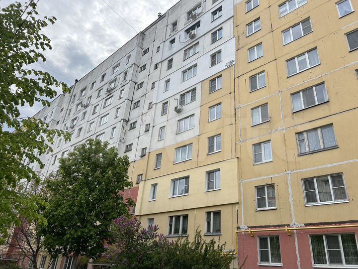 2-к. квартира, 52 м², 1/9 эт.
