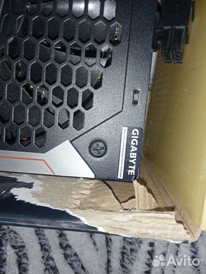 Блок питания gigabyte P1000GM