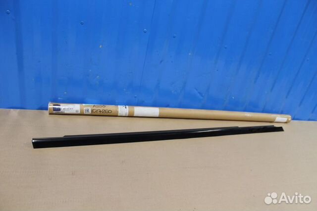 Молдинг стекла передней правой двери Mercedes C-kl