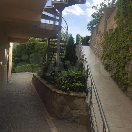 Дом 210 м² на участке 8 сот.