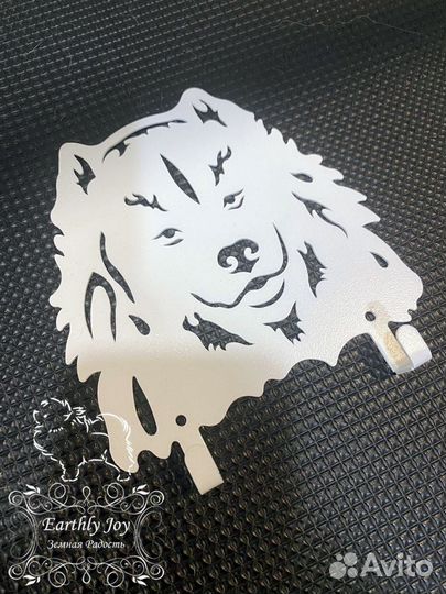 Вешалка Акита из металла (ключница)