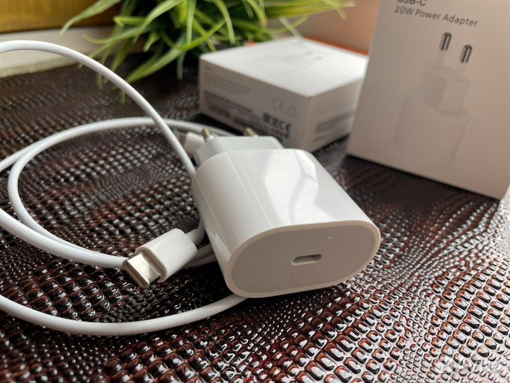 Зарядка на iPhone 20w