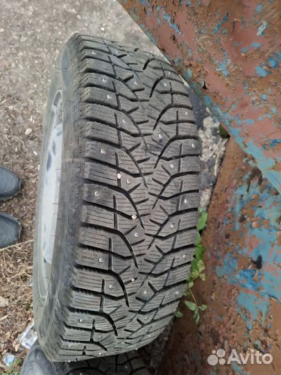 18565 r15 зимняя резина шипованная Бриджстоун