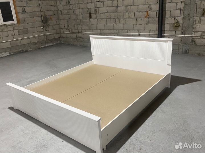 Двухспальная кровать