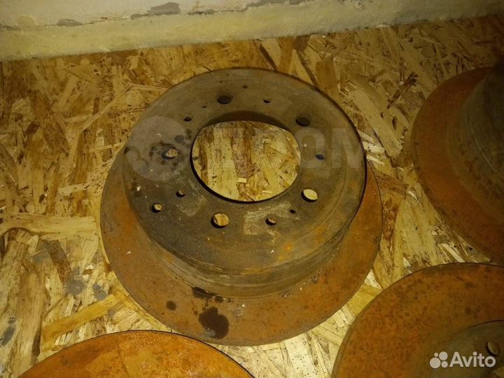 Тормозные диски Toyota Land Cruiser 100