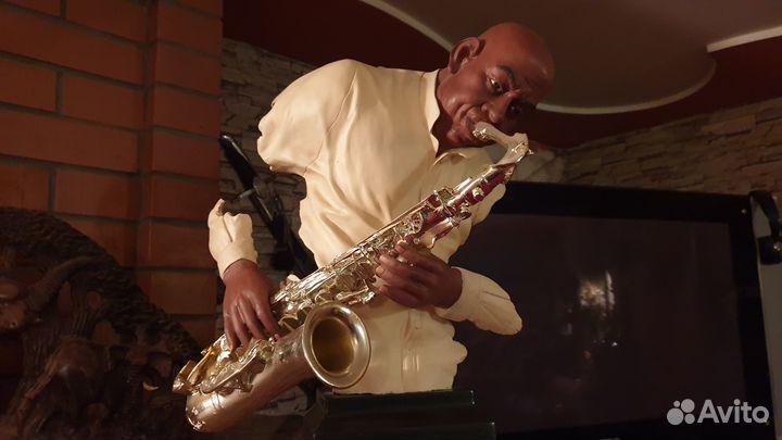 Интерьерная статуэтка