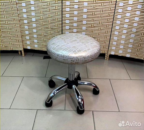 Стул мастера педикюра