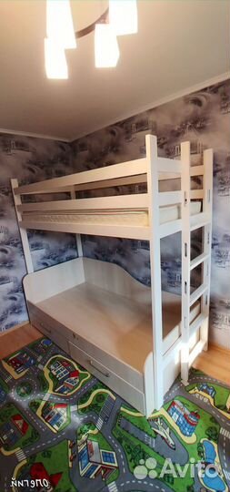 Детская двухъярусная кровать
