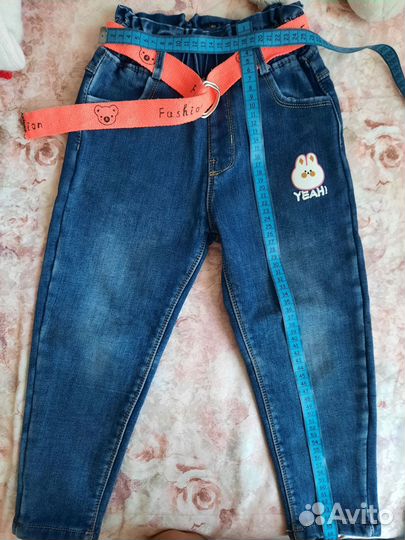 Свитер и джинсы