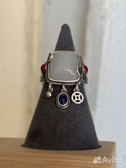 Кольцо с нефритом