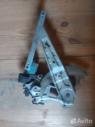 Стеклоподъемник задний правый nissan march k12