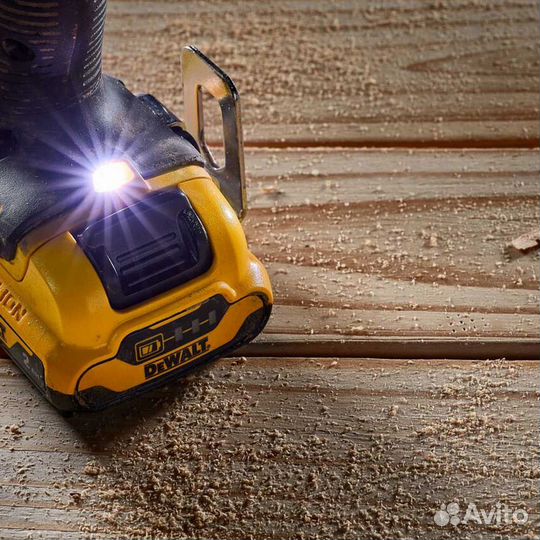 Шруповерт DCD703F1 Dewalt с 4 насадками в комплект