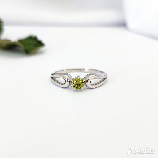 Серебряное кольцо с демантоидом