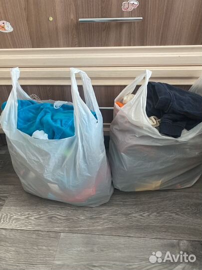 Пакет с детскими вещами