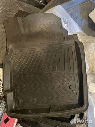 Резиновые коврики Mazda3