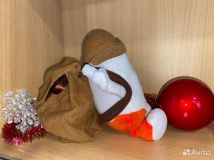 Коллекционная игрушка киндер авиатор с рюкзаком