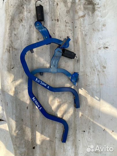 Петля двери багажника Renault Logan 1 1.4 2007