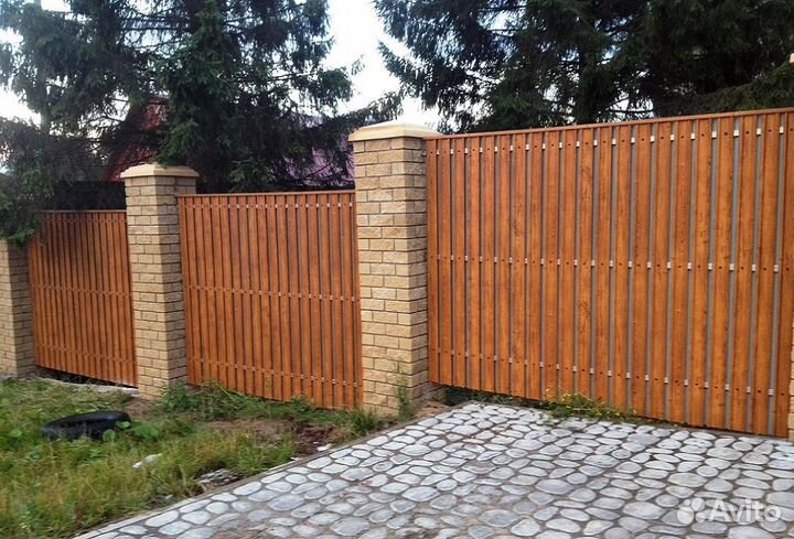 Забор из евроштакетника