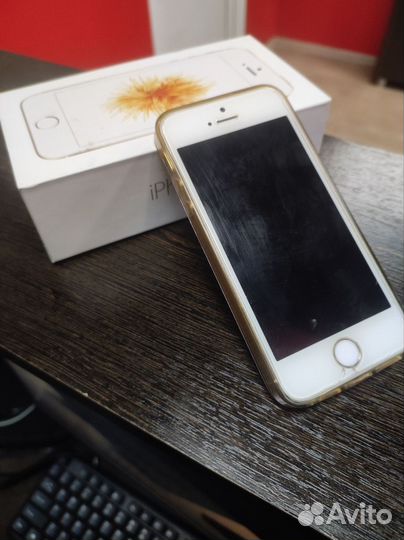 Телефон iPhone SE